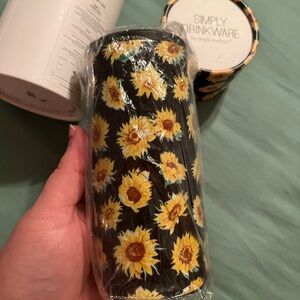 Sunflower Slim can drink to keep drinks cold in the summer